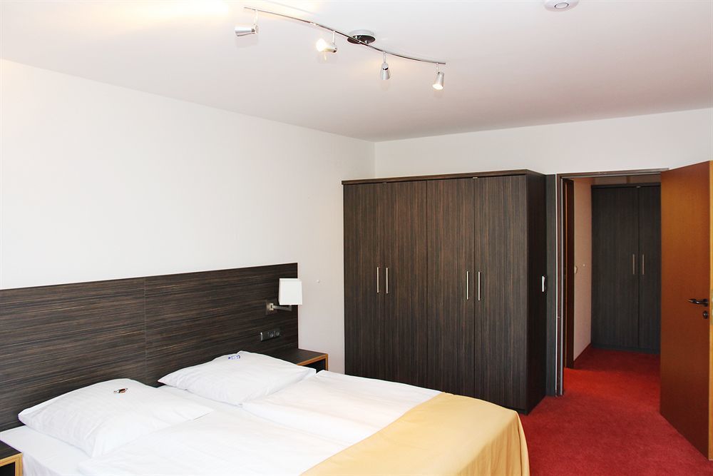 Hotel Gaestehaus Forum Am Westkreuz Munchen Bagian luar foto