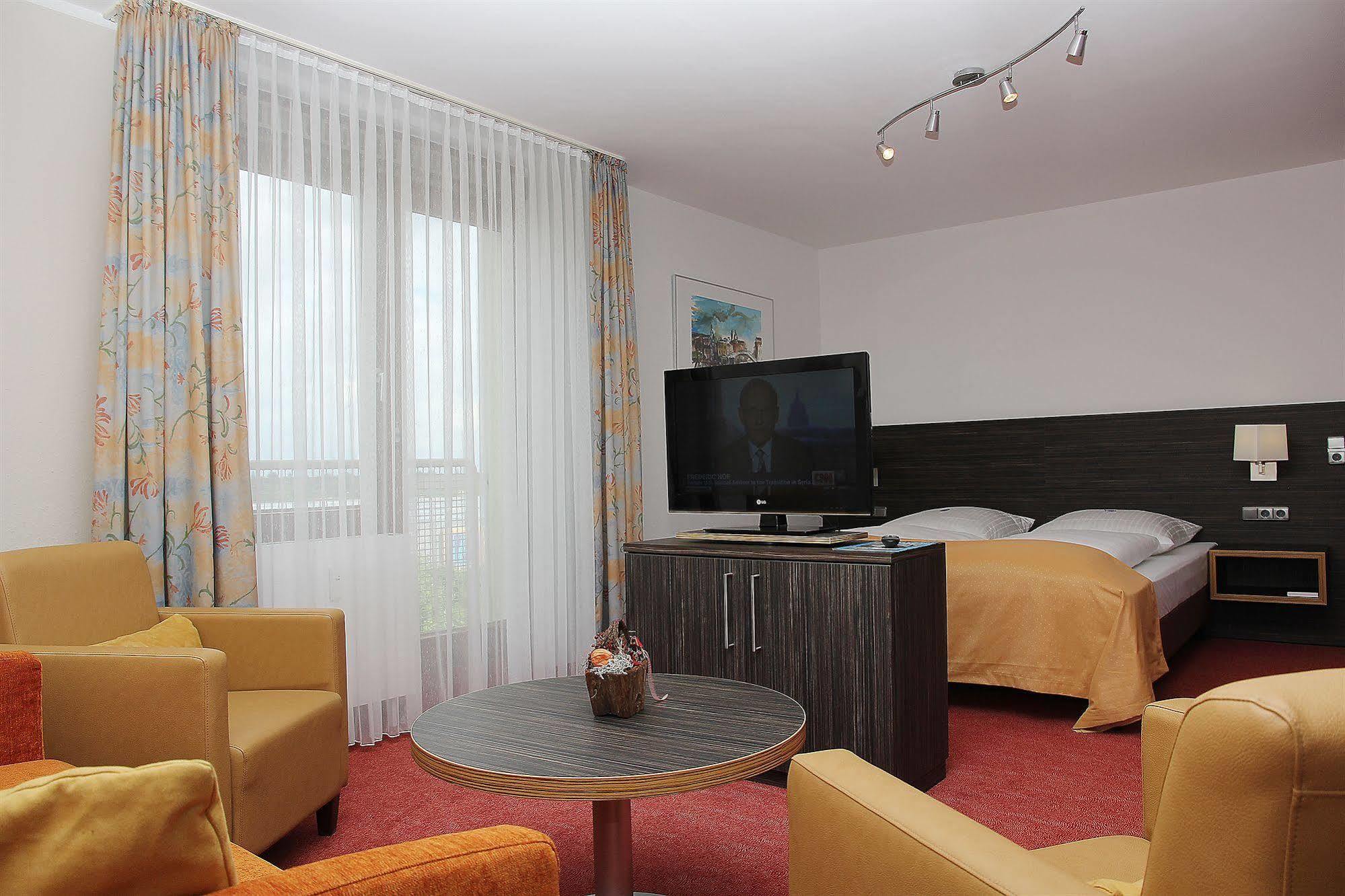 Hotel Gaestehaus Forum Am Westkreuz Munchen Bagian luar foto