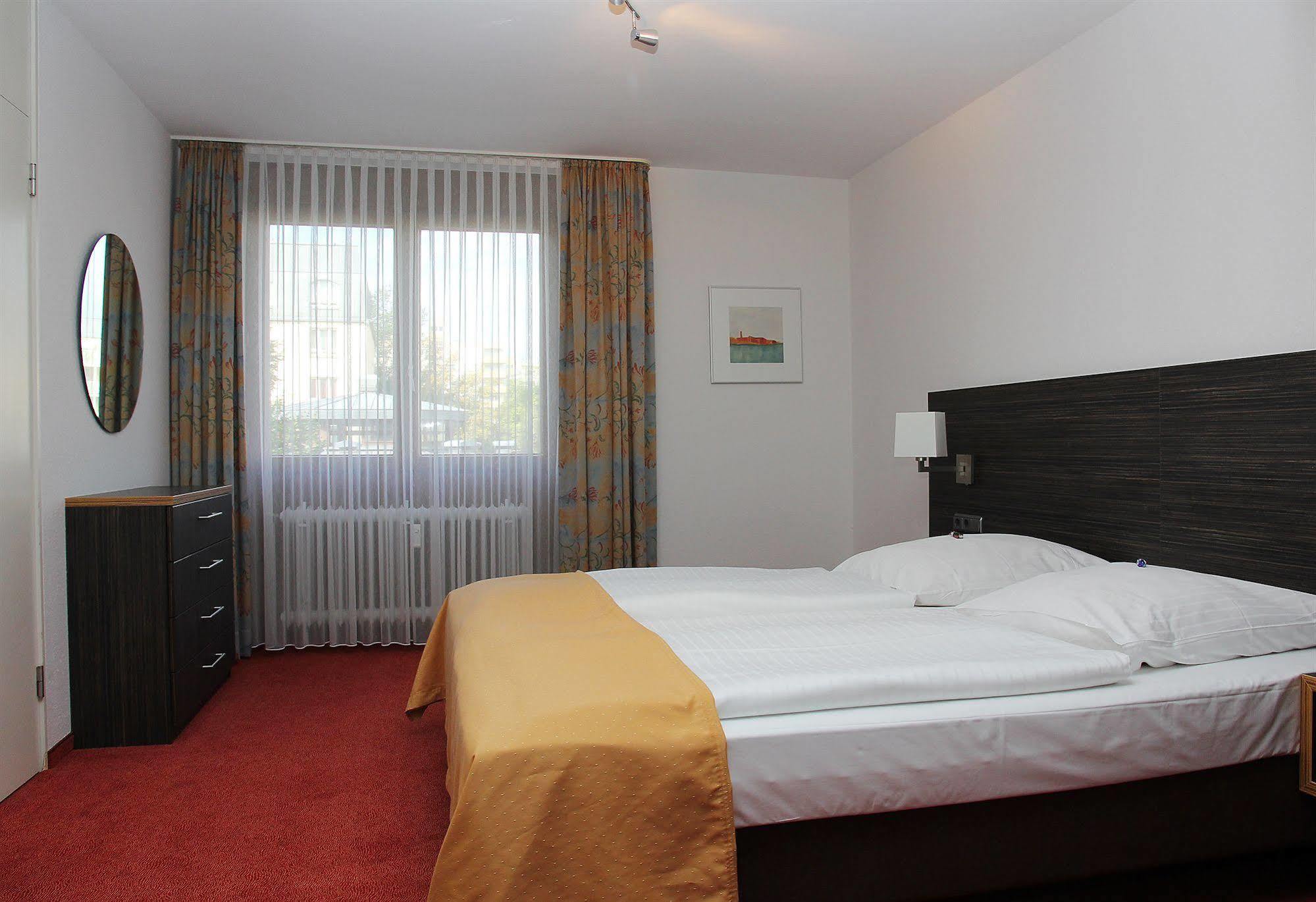 Hotel Gaestehaus Forum Am Westkreuz Munchen Bagian luar foto