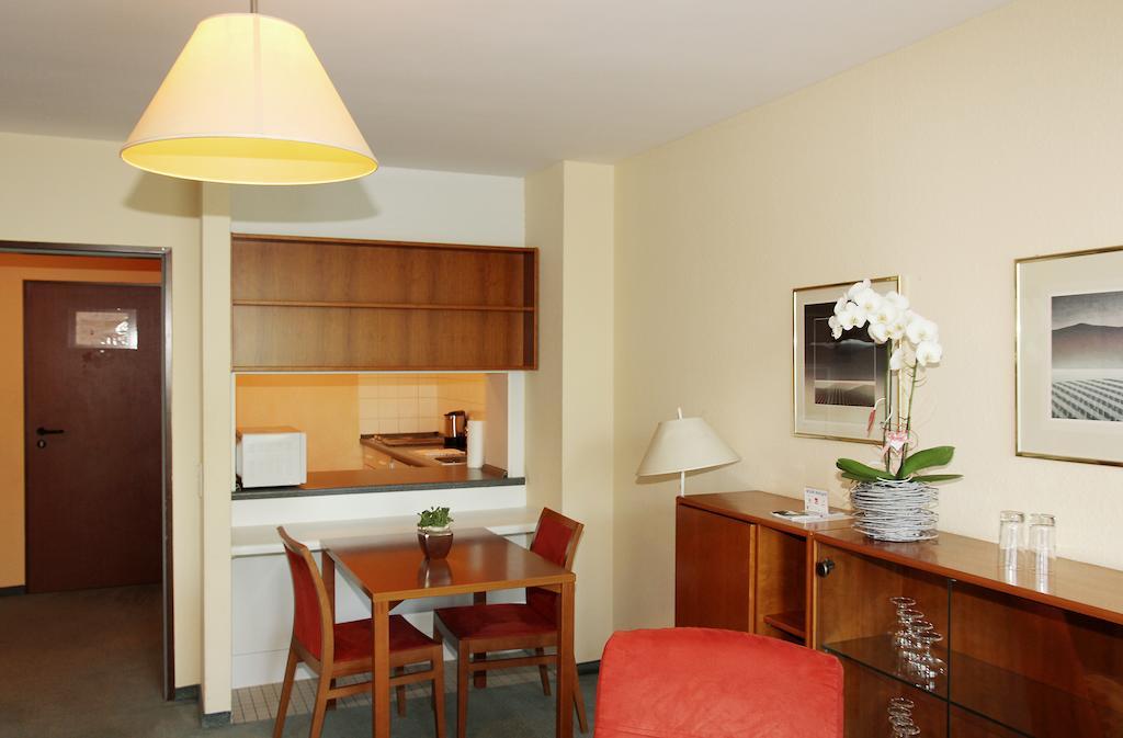 Hotel Gaestehaus Forum Am Westkreuz Munchen Bagian luar foto